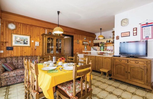 Veprinac Apartment | Beautiful Apartment In Kolavici