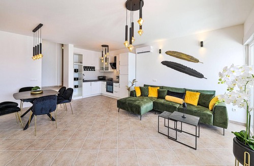 Marina Apartment | Beautiful apartment in Marina with WiFi