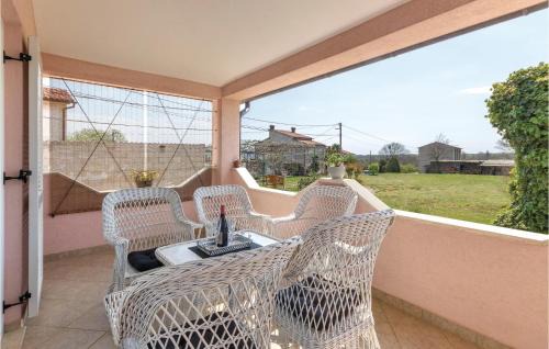Marcana Apartment | Beautiful Apartment In Marcana With Wifi