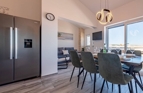 Prizna Apartment | Beautiful apartment in Prizna with WiFi