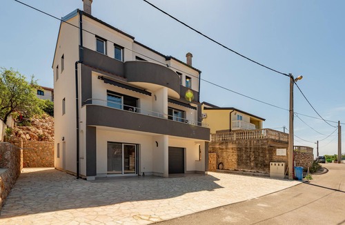 Prizna Apartment | Beautiful apartment in Prizna with WiFi