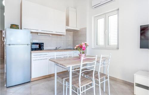 Srima Apartment | Beautiful Apartment In Srima With House Sea View