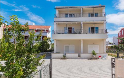 Srima Apartment | Beautiful Apartment In Srima With House Sea View