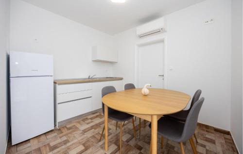 Imotski Apartment | Beautiful Apartment In Vinjani Donji With Wifi