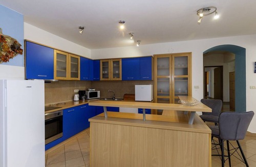 Topid Apartment | Beautiful apartment with private pool, A/C, WIFI, TV, terrace, pets allowed and panoramic view
