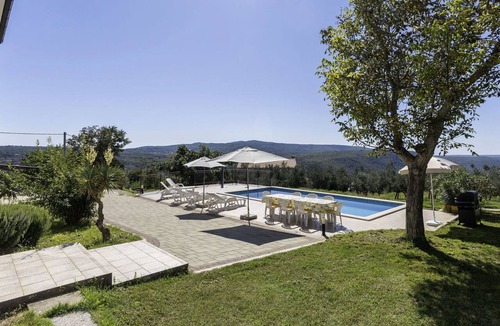 Topid Apartment | Beautiful apartment with private pool, A/C, WIFI, TV, terrace, pets allowed and panoramic view
