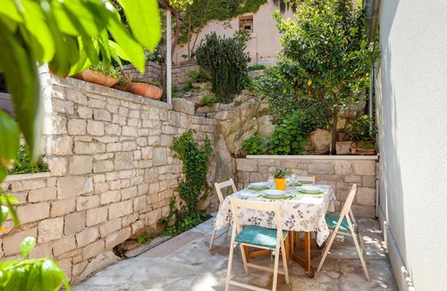 Pucisca House | Beautiful holiday home on the island Brac, with the sea and a small beach in front of the door!