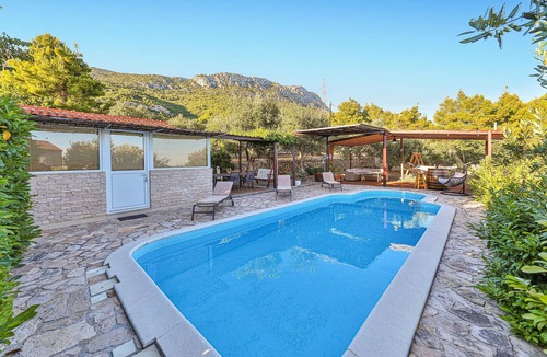 Kastel Kambelovac House | Beautiful home in Kastel Kambelovac