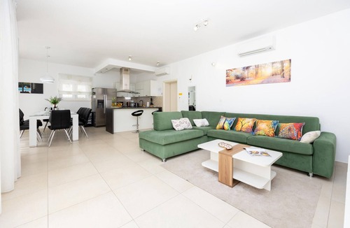 Kastel Stafilic House | Beautiful home in Kastel Stafilic with sauna