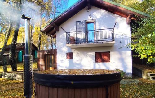 Breze House | Beautiful Home In Breze With Wifi