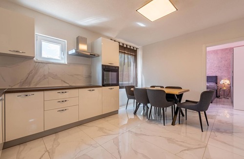 Gracac House | Beautiful home in Gracac