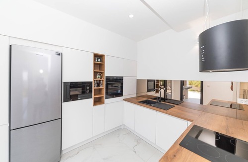 Okrug Gornji House | Beautiful home in Okrug Gornji with sauna