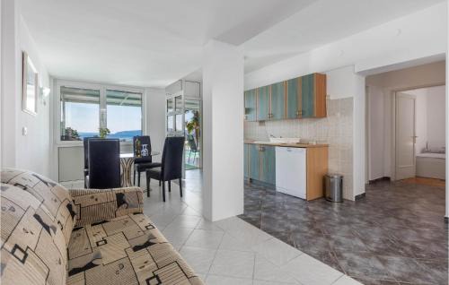 Ika House | Beautiful Home In Ika