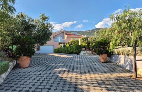 Kastela House | Beautiful Home In Kastel Stari