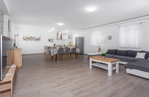 Kras House | Beautiful home in Kras