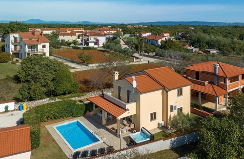 Pinezici House | Beautiful home in Krvavici