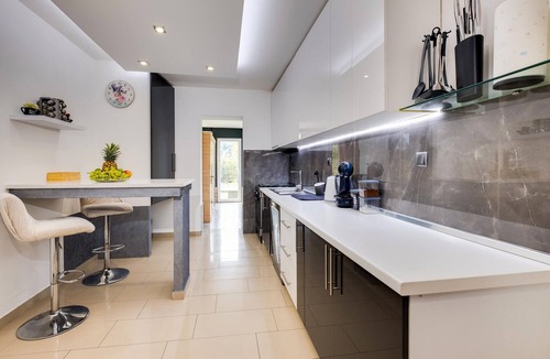 Karlovac House | Beautiful home in Ladvenjak with sauna