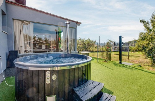 Karlovac House | Beautiful home in Ladvenjak with sauna