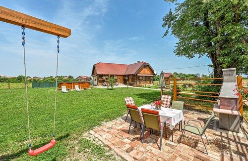 Vrbovec House | Beautiful home in Lonjica with WiFi
