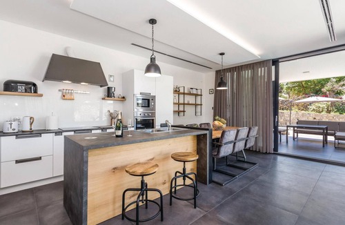 Jakisnica House | Beautiful home in Lun