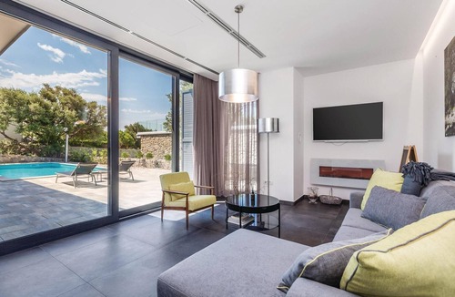Jakisnica House | Beautiful home in Lun