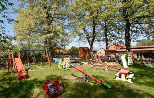 Vrlika House | Beautiful Home In Maovice With Sauna