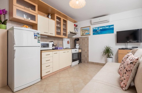 Medveja House | Beautiful home in Medveja with house sea view