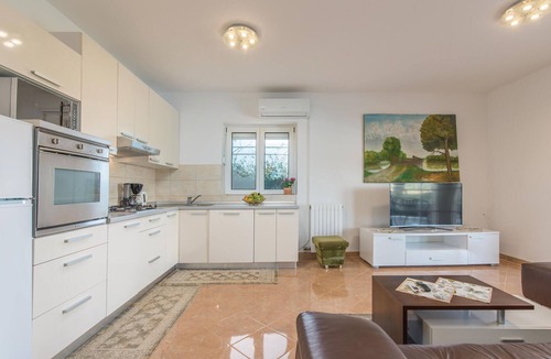 Porec House | Beautiful home in Mihatovici