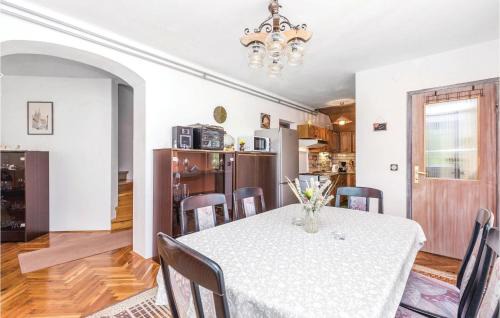 Plaski House | Beautiful Home In Plaski