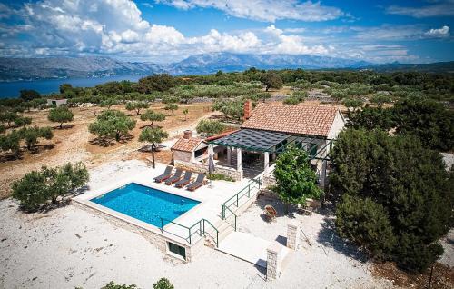 Praznica House | Beautiful Home In Pucisca - Praznica