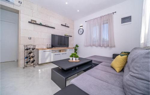 Praznica House | Beautiful Home In Pucisca - Praznica
