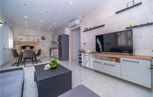 Praznica House | Beautiful Home In Pucisca - Praznica