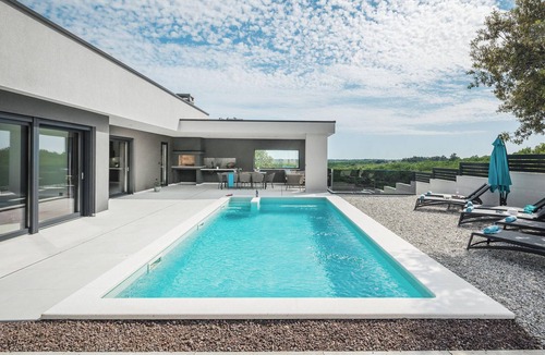 Rebici House | Beautiful home in Rebici with sauna