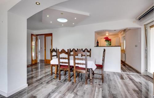 Sesvete House | Beautiful Home In Sesvete