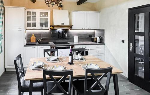 Cabar House | Beautiful Home In Trsce With Sauna