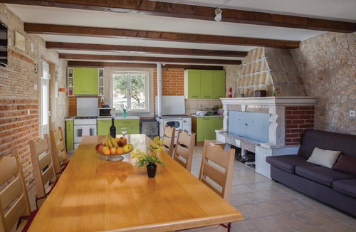 Vid House | Beautiful home in Vid