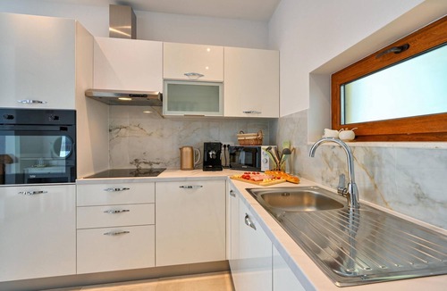 Vinica House | Beautiful home in Vinica with sauna