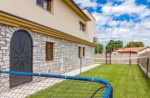 Svetvincenat House | Beautiful home in Vodnjan