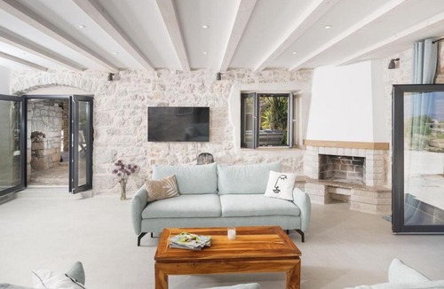 Hvar Apartment | Beautiful House with Views in Hvar