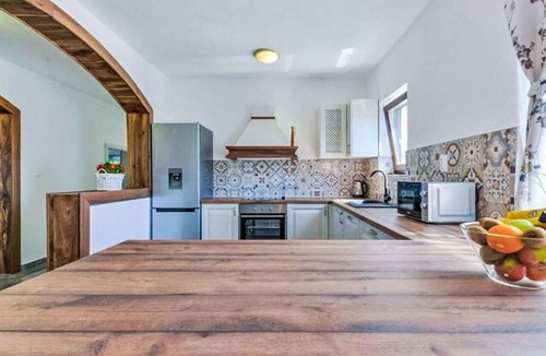 Benkovac House | Beautiful private villa for 12 guests with A/C, private pool, WIFI, TV, terrace and panoramic view