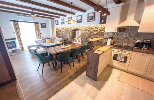Novi Vinodolski House | Beautiful private villa for 8 people with private pool, A/C, WIFI, TV, terrace and pets allowed