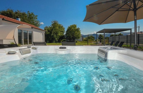 Donji Prolozac House | Beautiful private villa for 10 people with A/C, WIFI, hot tub, private pool, TV and terrace