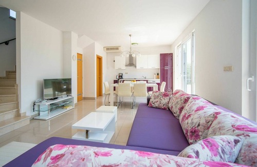 Kornic House | Beautiful private villa with WIFI, private pool, A/C, TV, terrace, pets allowed and panoramic view