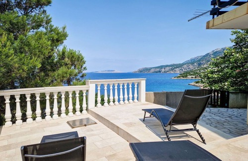 Prizna House | Beautiful private villa for 10 guests with A/C, WIFI, TV, terrace and pets allowed