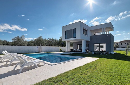 Stinjan Villa | Beautiful private villa for 8 people with private pool, A/C, WIFI, TV, terrace and pets allowed