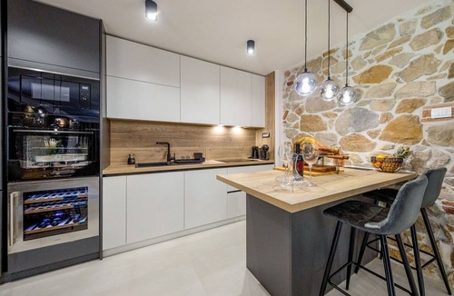 Rab House | Beautiful private villa for 10 people with private pool, WIFI, A/C, TV and terrace