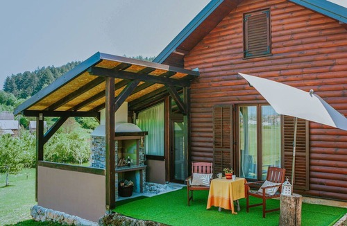 Perusic House | Beautiful private villa for 4 guests with WIFI, TV and terrace
