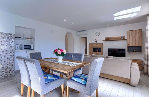 Gondolici House | Beautiful private villa for 8 guests with private pool, WIFI, A/C, TV and terrace