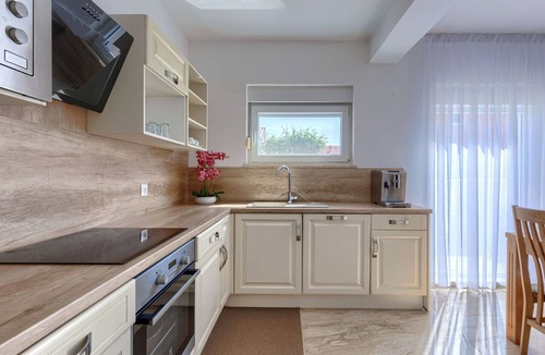 Gajana Villa | Beautiful private villa for 8 guests with WIFI, A/C, private pool, TV, terrace and pets allowed