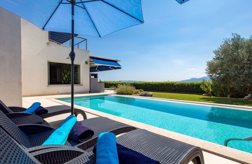 Sarsoni Villa | Beautiful private villa for 10 guests with WIFI, A/C, private pool, TV and terrace